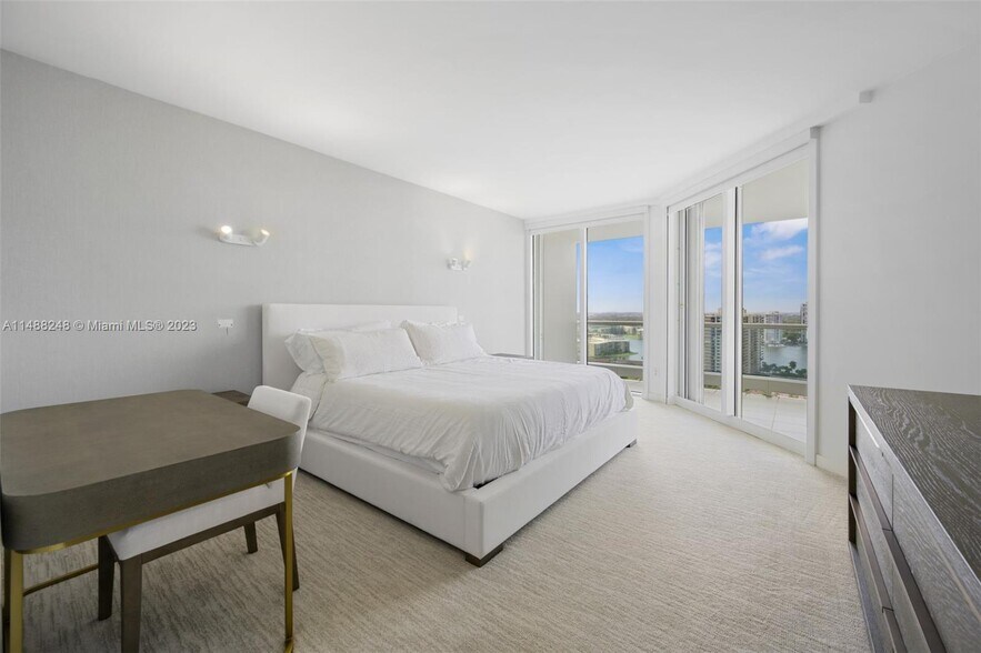 Building Photo - 7000 Island Blvd