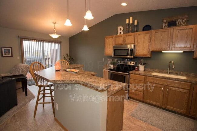 Building Photo - 1060 41st Ave W