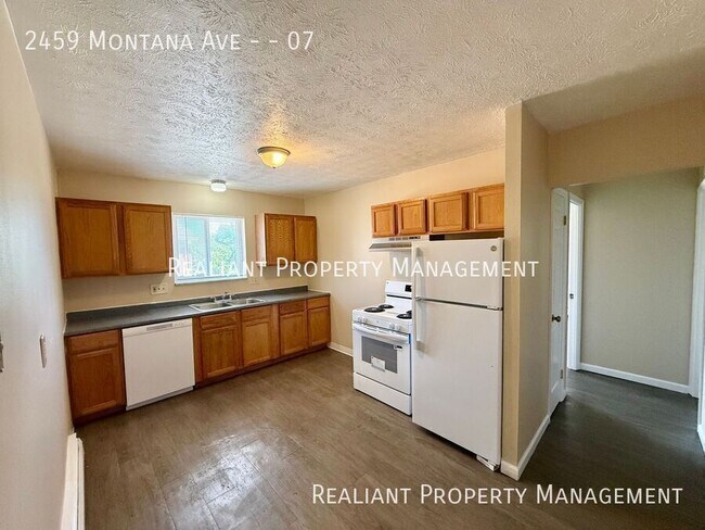 Building Photo - 2459 Montana Ave