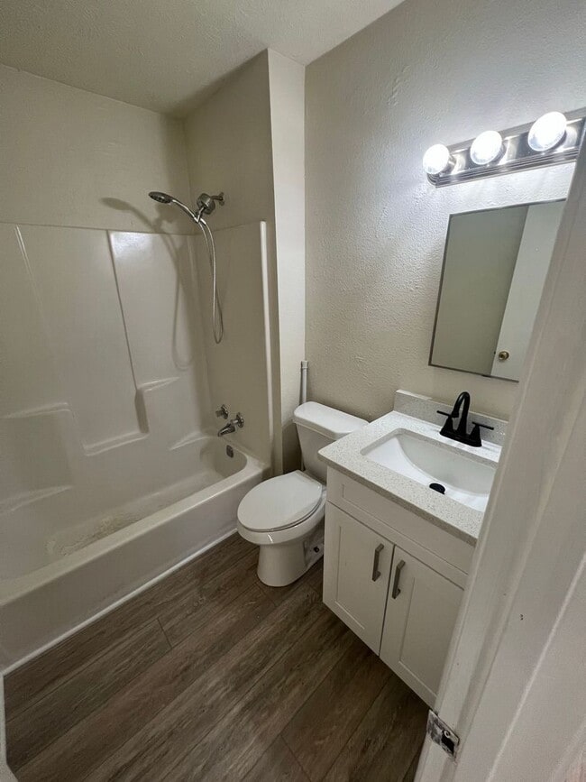 Building Photo - 3112 Dove Ct