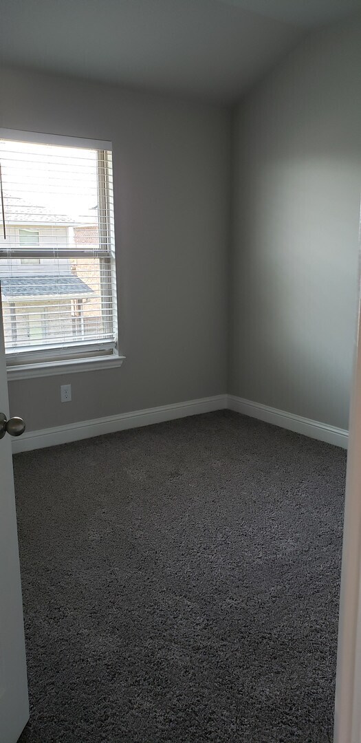 Building Photo - 4927 Sanger Cir Dr