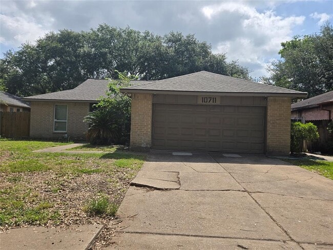 Primary Photo - 10711 Forest Leaf Dr