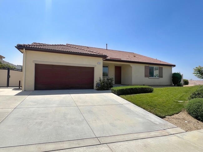 Building Photo - Singleton Heights 4 bedroom 3 1/2 bath Home