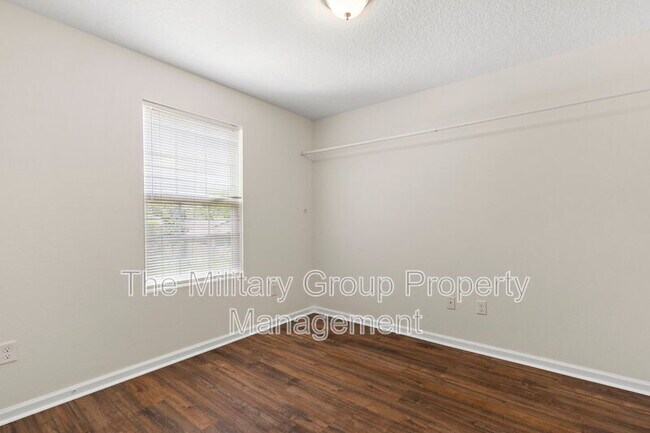 Building Photo - 1343 Pangola Dr