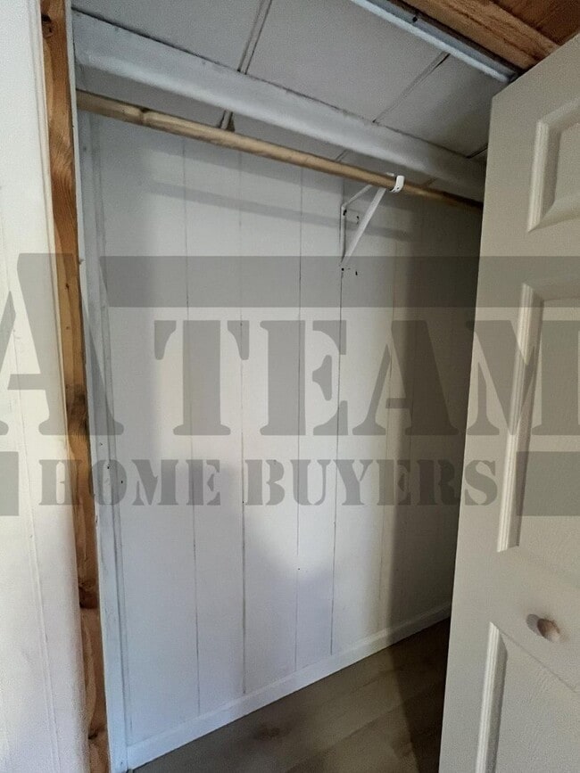 Building Photo - Charming 2-bedroom, 1-bathroom home!