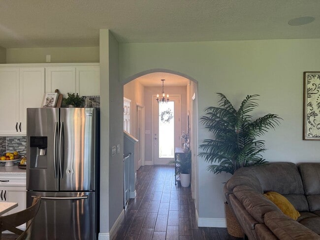 Building Photo - 4 Bedroom / 2.5 Bath House