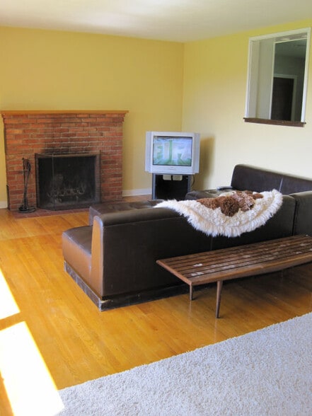 Hallway to bedrooms and bathroom - 112 Turkey Hill Rd