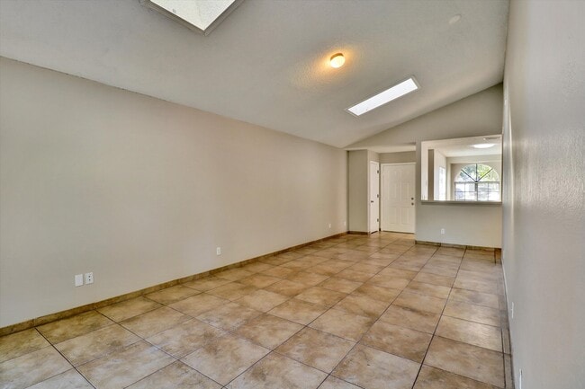 Building Photo - 521 Madrigal Ct