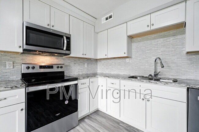 Building Photo - 5081 Holly Farms Dr