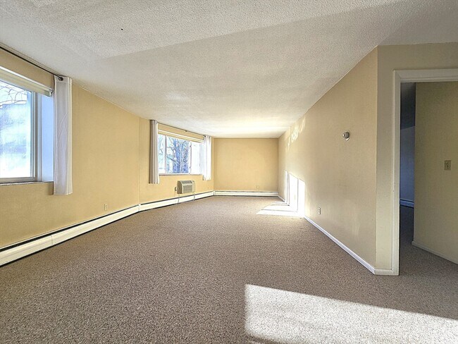 Building Photo - 50 Green St