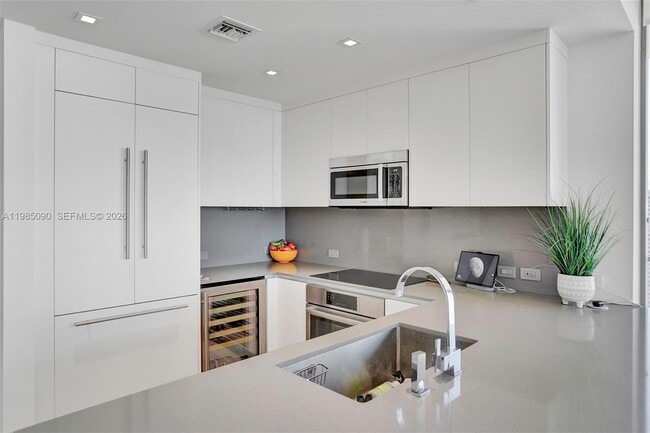 Building Photo - 88 SW 7th St