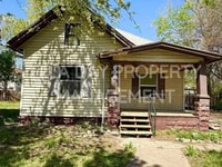 Building Photo - 608 E 14th Ave