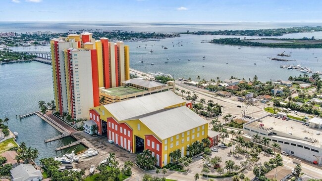 Building Photo - 2650 Lake Shore Dr