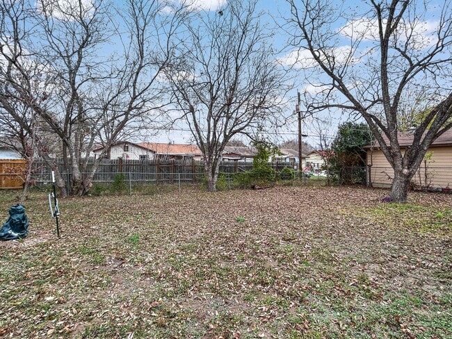 Building Photo - Convenient South SA Location—3BR with W/D Included