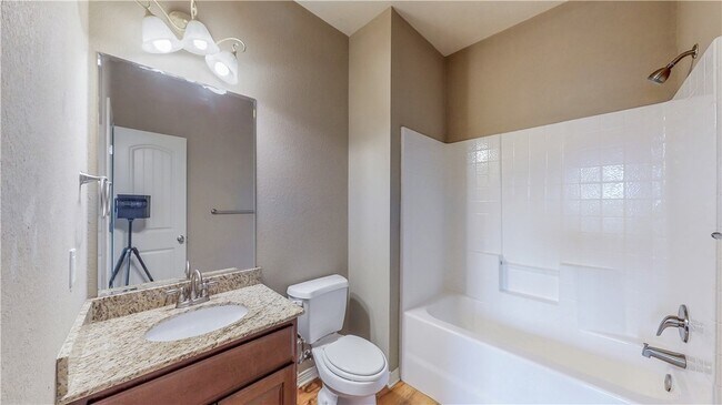 Building Photo - 2700 Horse Haven Ln