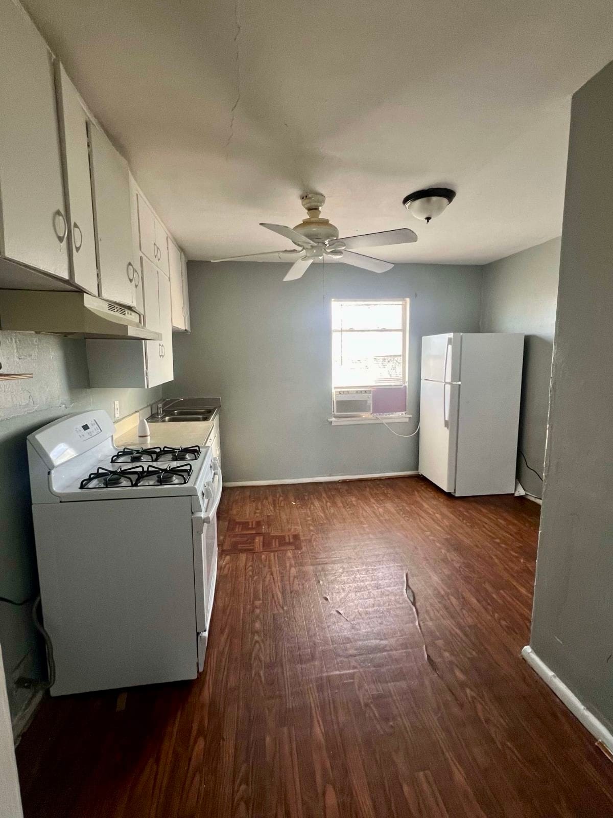 Building Photo - 2248 Riverview Dr