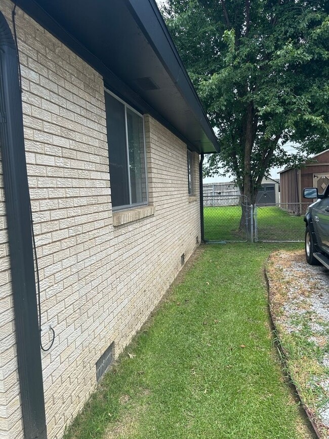 Building Photo - Charming 3-bedroom, 2-bath home in Springd...