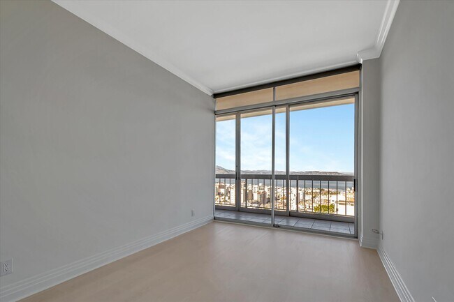 Building Photo - 2200 Sacramento St