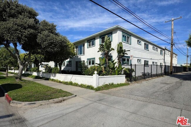 Building Photo - 2041 Euclid St