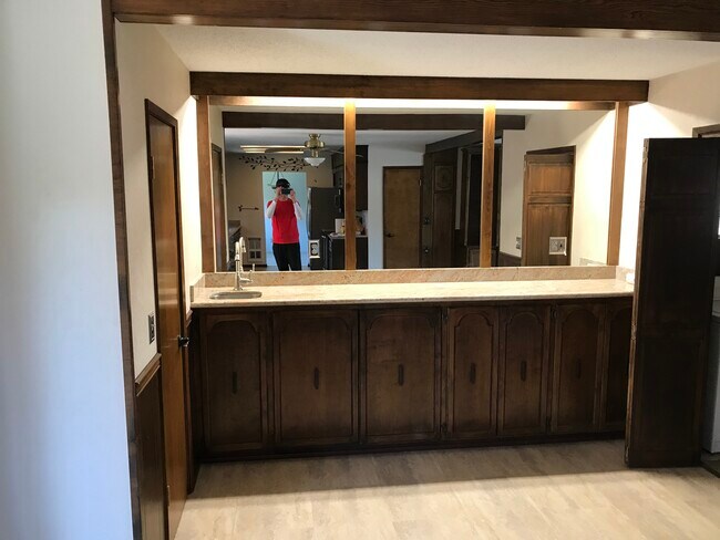 Building Photo - 2004 Kelso Ave