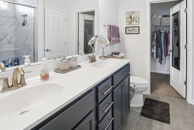 Building Photo - Glenmoor 3BR/2BA – Minutes from Downtown C...