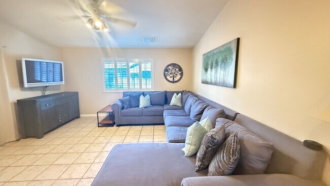 Building Photo - 3-bedroom, 2-bathroom home located in the ...