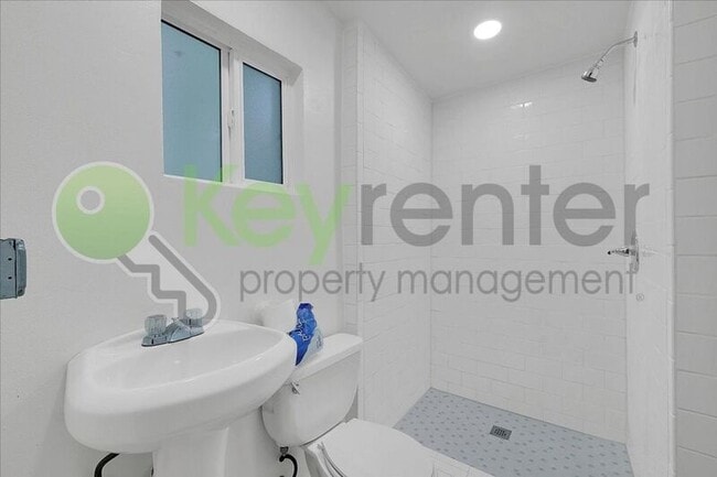 Building Photo - 1827 T St