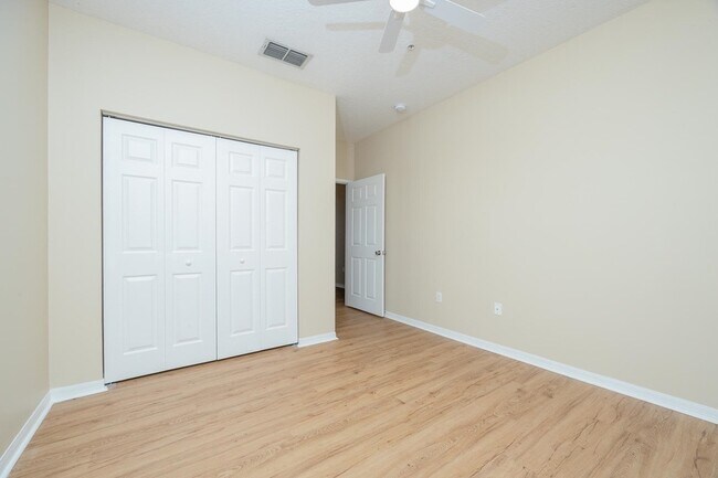 Building Photo - 550 Florida Club Blvd