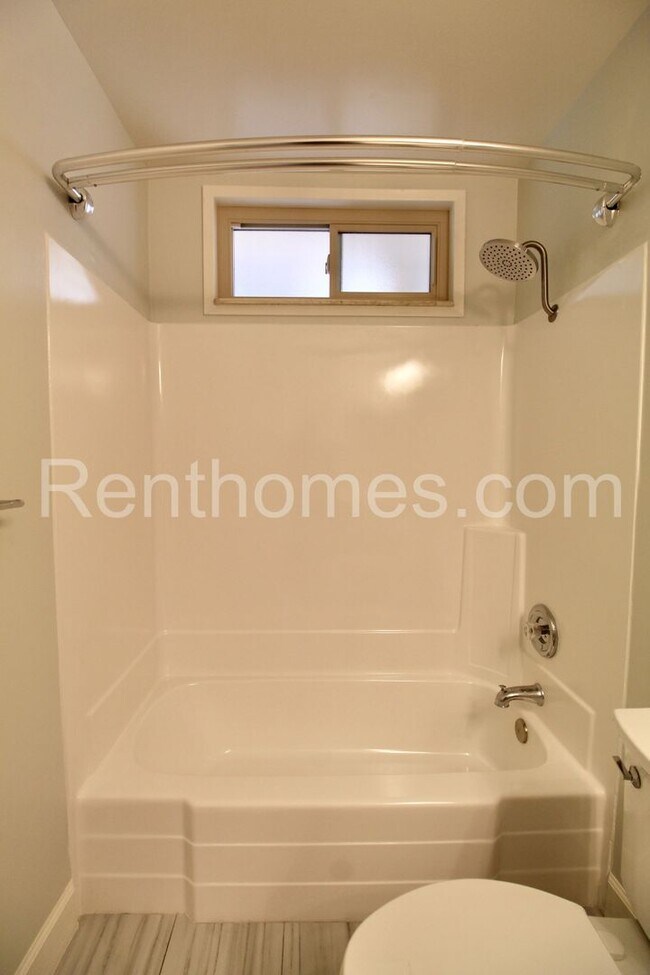 Building Photo - 2522 Clairemont Dr