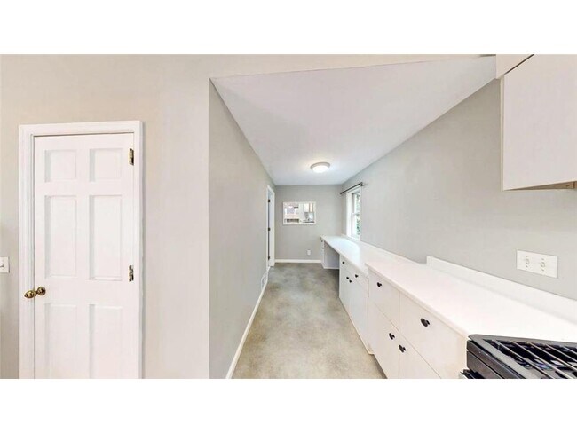 Building Photo - 520 Hanlon Ave
