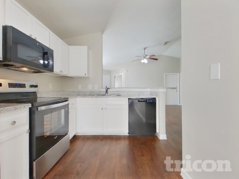 Building Photo - 3155 Boynton Dr