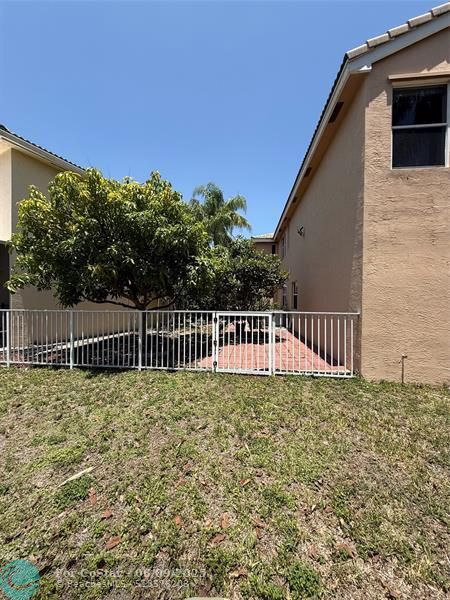 Building Photo - 11660 NW 52nd Ct