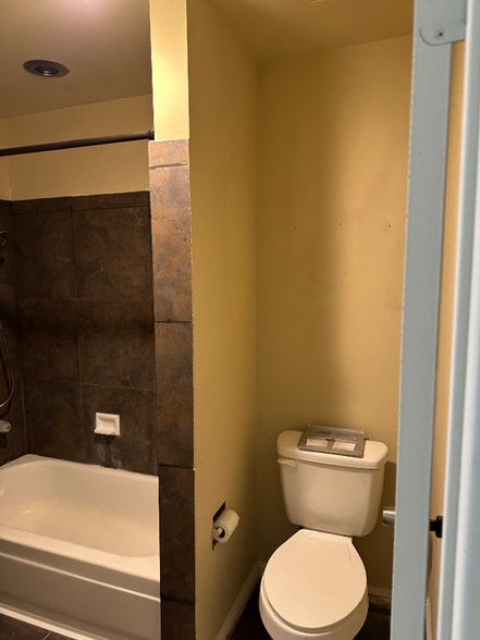 Building Photo - 5903 Bromley Ave