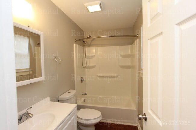 Building Photo - 3 Bedroom 1 Bath corner townhouse in Sickl...
