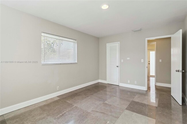 Building Photo - 2770 NE 8th Ct