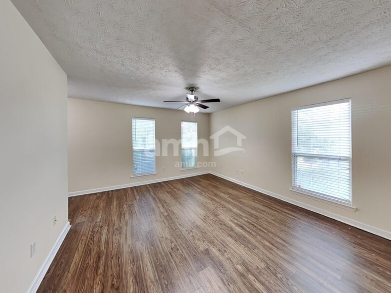 Building Photo - 891 Edgewood Ln