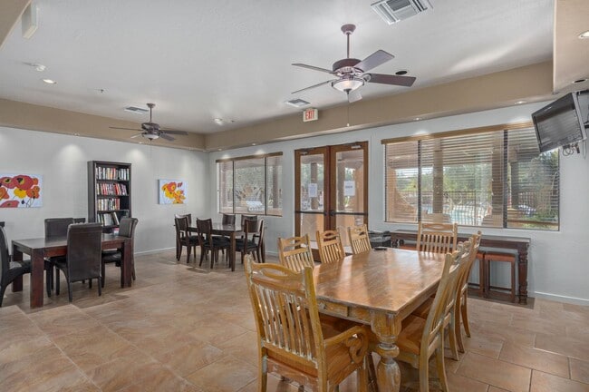 Building Photo - Beautiful Scottsdale townhome with perfect...