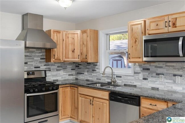 Building Photo - 273 Four Seasons Dr