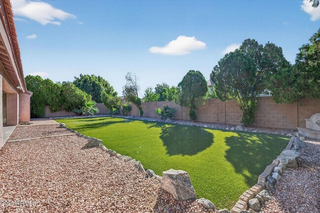 Building Photo - 8611 W Alex Ave