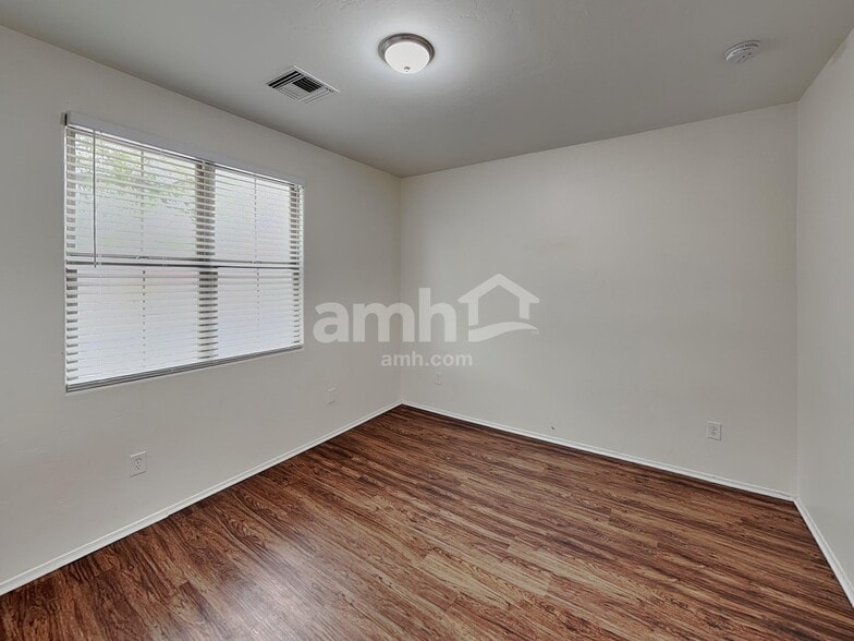 Building Photo - 12659 N Maize Dr