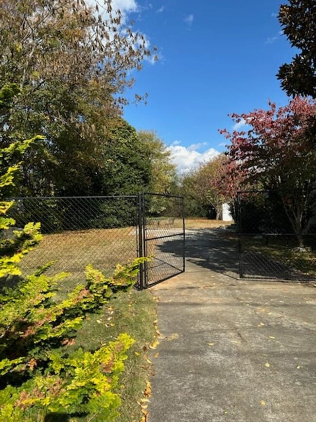 Building Photo - Village of West Greenville home with a lar...