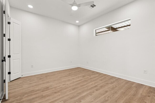 Building Photo - 4704 Sunset Trail