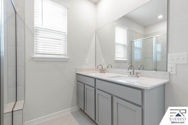 Building Photo - 221 Montgomery Ct