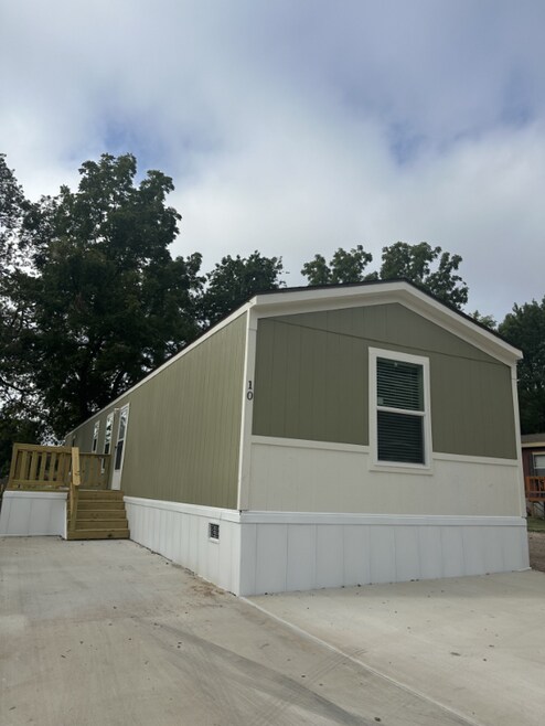 Building Photo - 3000 S 9th Ave