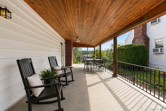 Building Photo - 10 Taft Ln