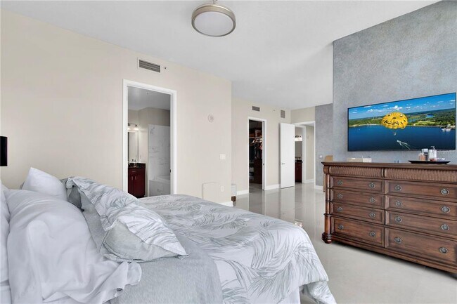 Building Photo - 150 E Robinson St