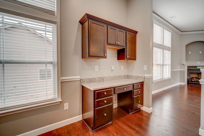 Building Photo - 732 Shelburne Ln