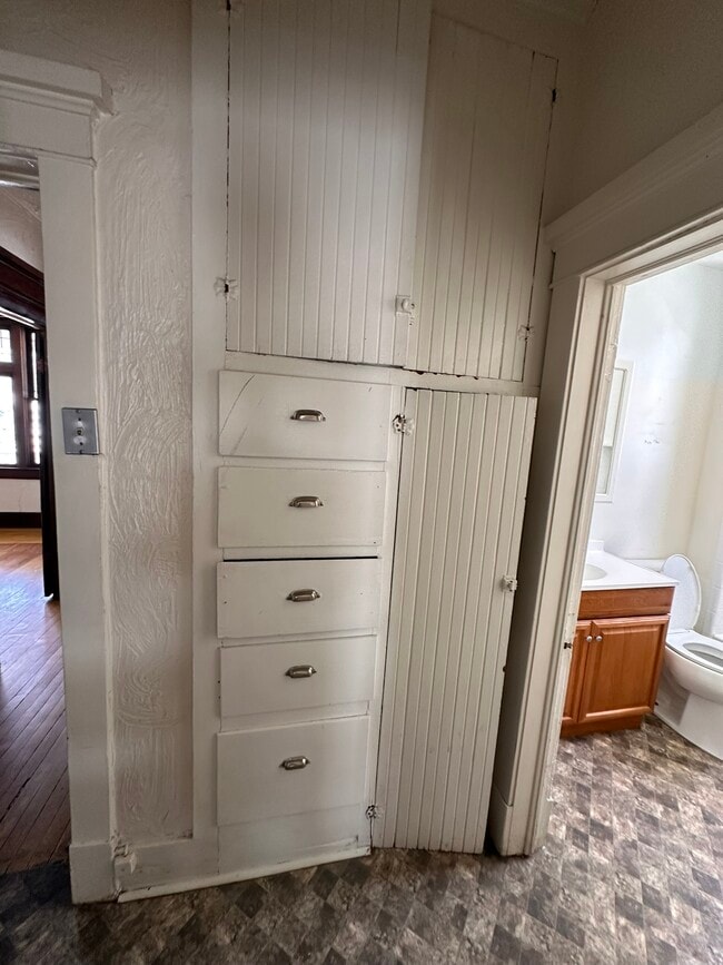 Building Photo - 1332 E 400 S