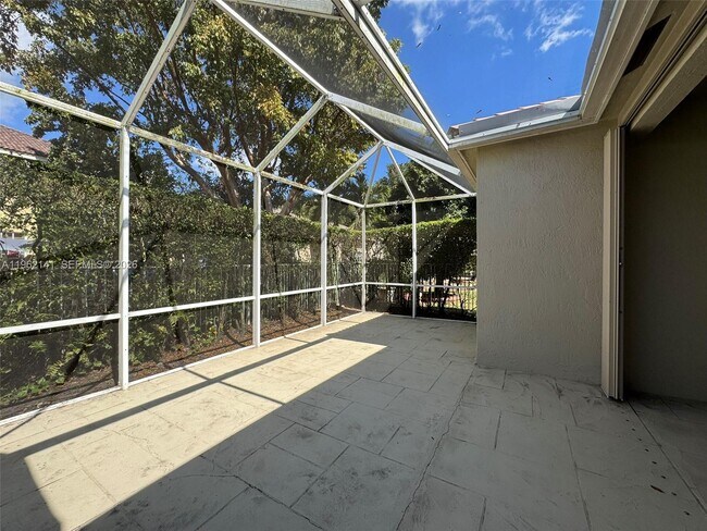 Building Photo - 4273 Fox Ridge Dr