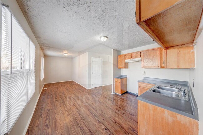 Building Photo - 8432 E 37th Pl